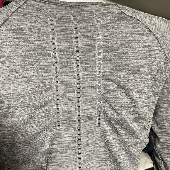 Athleta Foothill Seamless Long Sleeve Heathered Gray Women’s Athletic Top Size M - Picture 10 of 11